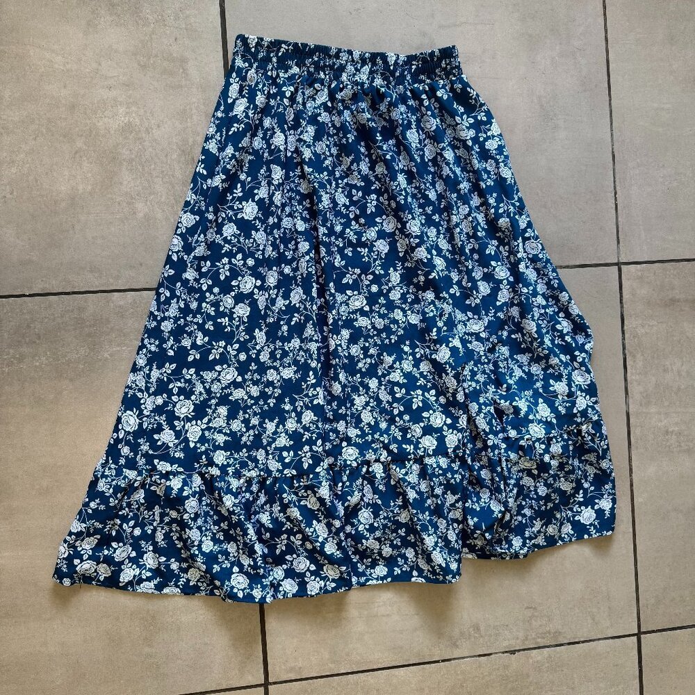 🔥 4 for $20 DEAL  SHEIN Blue Floral Midi Skirt Size L Elastic Waist Cottagecore